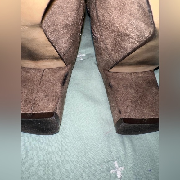 Marc Fisher knee high block heel boot with bow back mushroom color Sz 7.5 - Picture 12 of 16